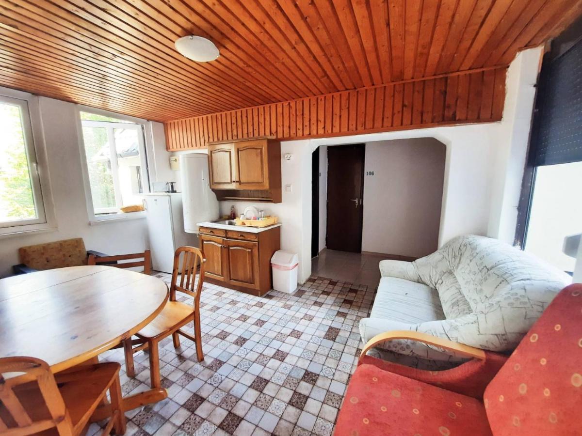 Szárszó Szálló Balatonszarszo Exterior foto